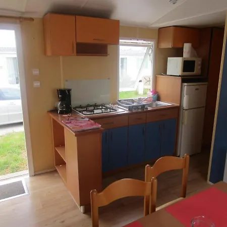 Escapades Ensoleillees Climatisation Television Camping 3*